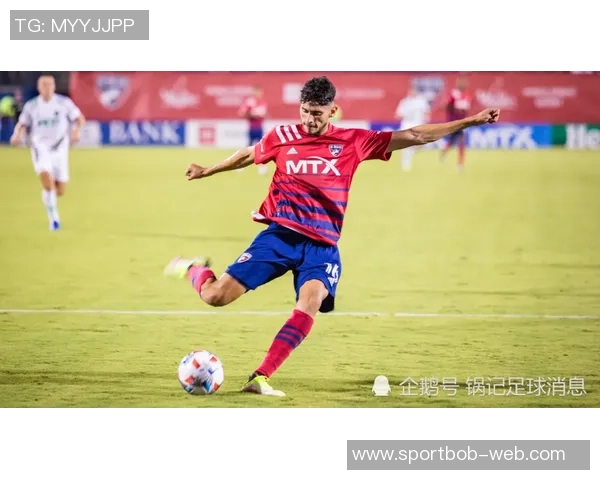 拜仁对曼联中场梅努表现出浓厚兴趣引发关注 拜仁对曼联中场梅努表现出浓厚兴趣引发关注